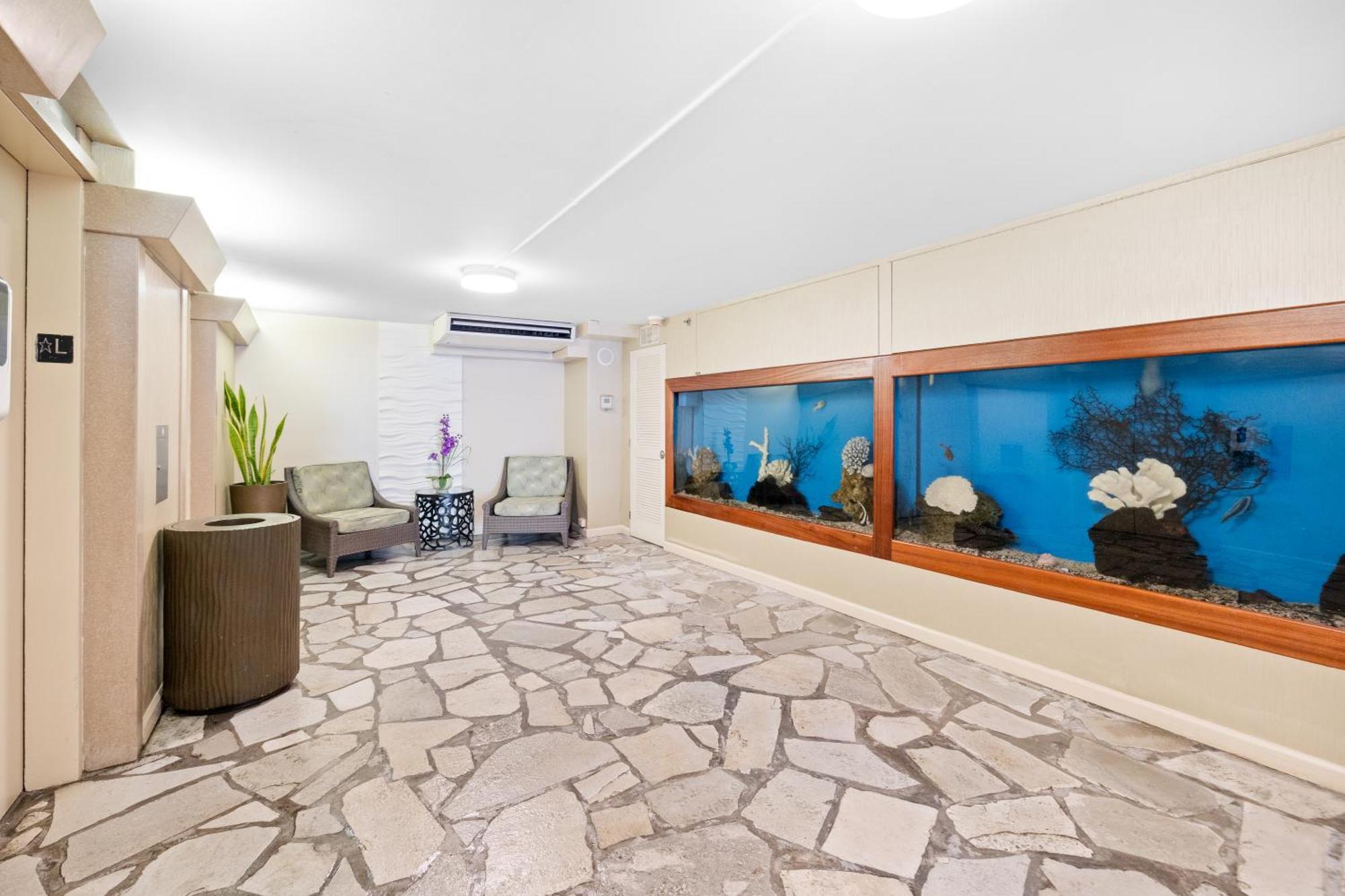 Steps To Waikiki Beach! Newly Renovated With 75" Tv Honolulu Eksteriør billede